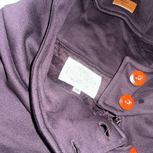 Alaska Chicks Black Hoodie with buttons size medium - Picture 6 of 6